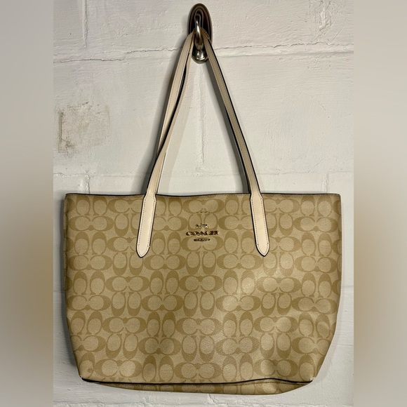 Coach City Tote In Signature Canvas and Leatherin Light Khaki/Chalk